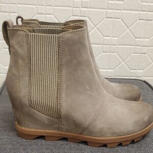 Women’s Neutral Taupe Chelsea Wedge Boot Size 10 Waterproof